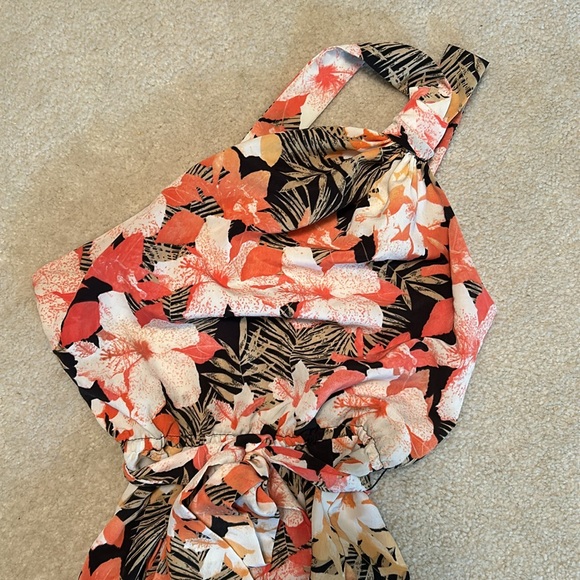 Guess by Marciano flower Jumpsuit. One shoulder - Picture 3 of 4